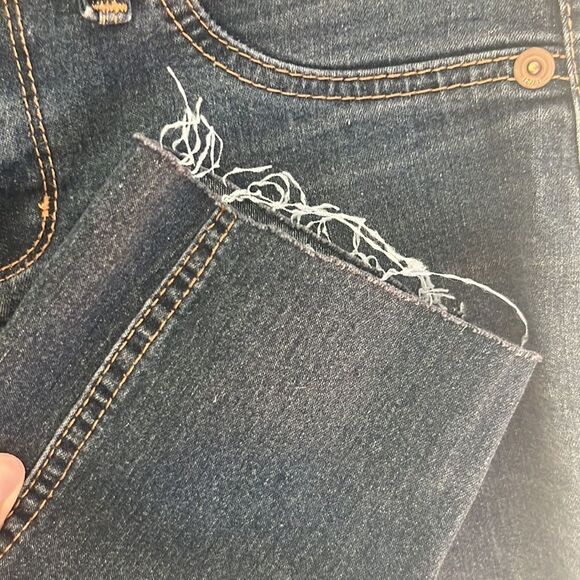 17/21 Exclusive Denim Raw Hem Cropped Jean - Picture 3 of 7